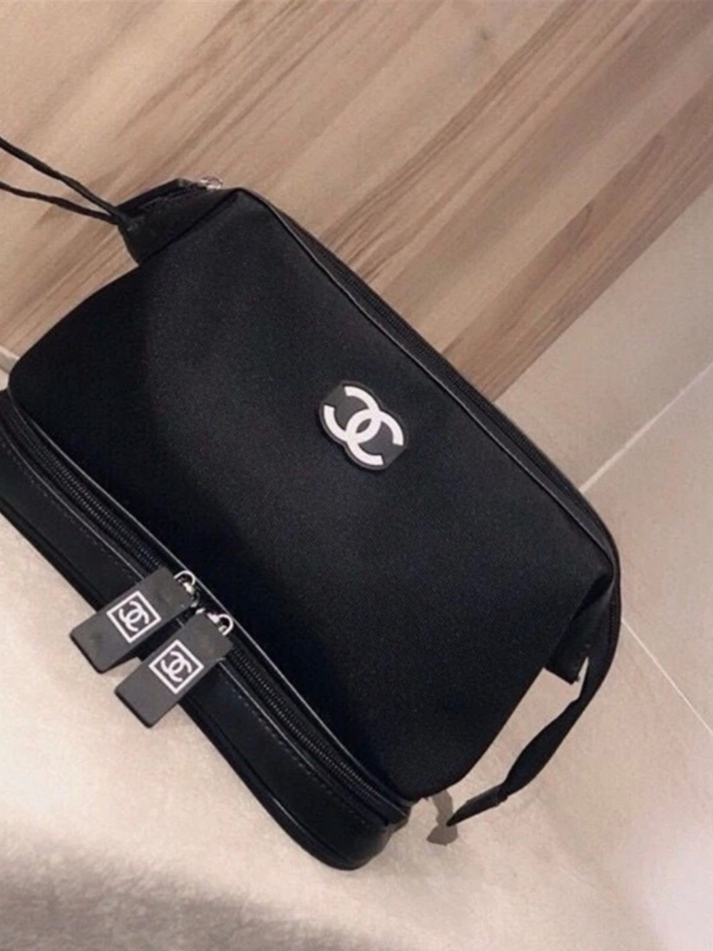 Black makeup 💄 pouch with Logo GWP